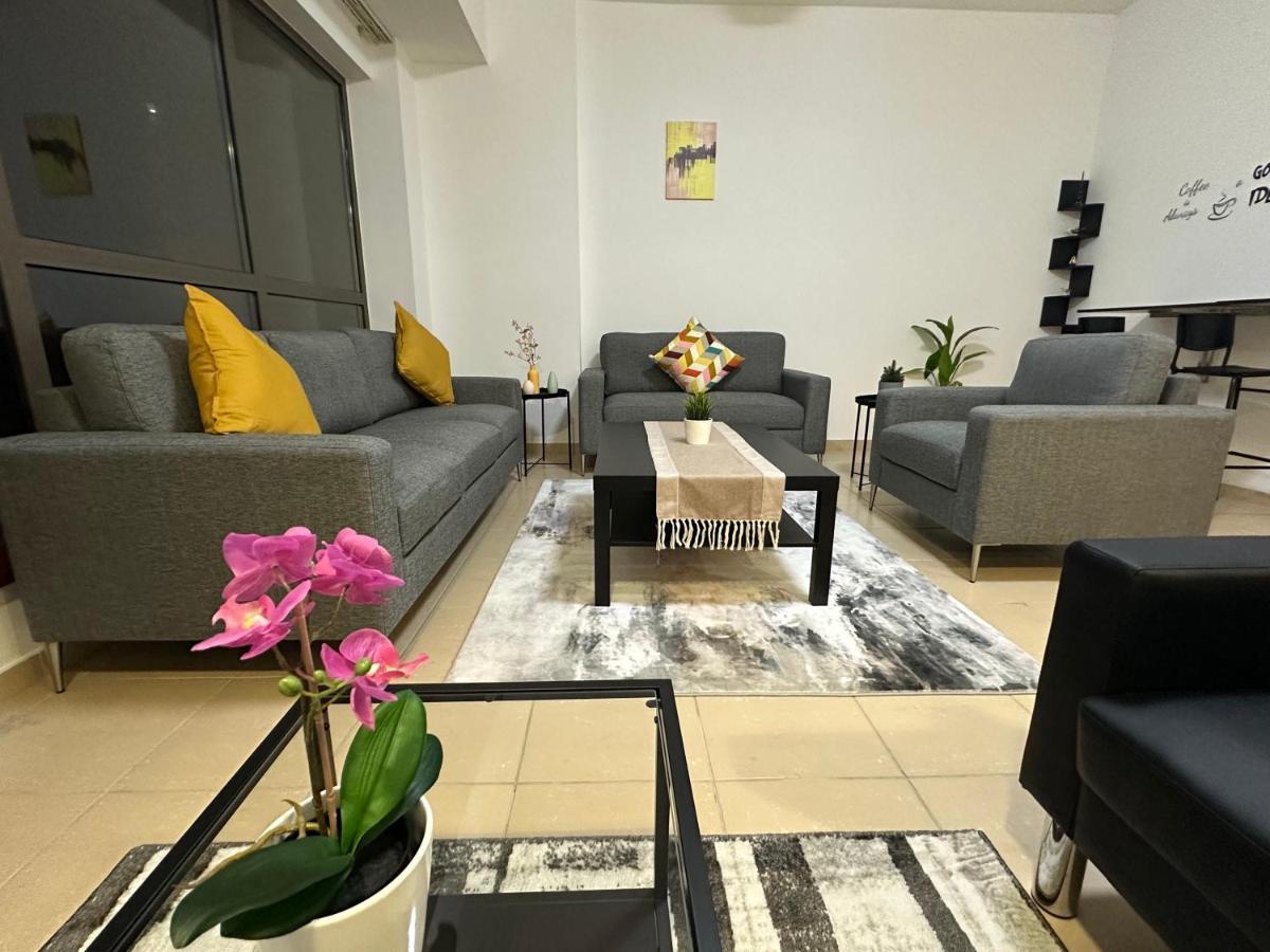 דובאי Moonlight Hostel Jbr - 2Min Walk To Jbr Beach - Gym - 2Min Metro Station - Poll מראה חיצוני תמונה