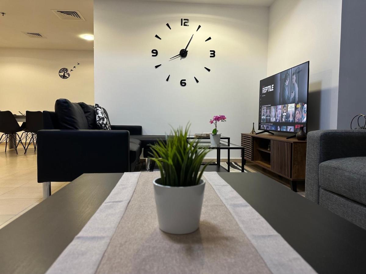 דובאי Moonlight Hostel Jbr - 2Min Walk To Jbr Beach - Gym - 2Min Metro Station - Poll מראה חיצוני תמונה
