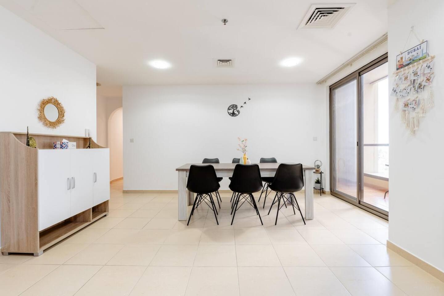 דובאי Moonlight Hostel Jbr - 2Min Walk To Jbr Beach - Gym - 2Min Metro Station - Poll מראה חיצוני תמונה